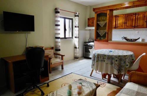 Kyriaki Apartment | Quiet Mountain View Retreat Helicon, Kyriaki
