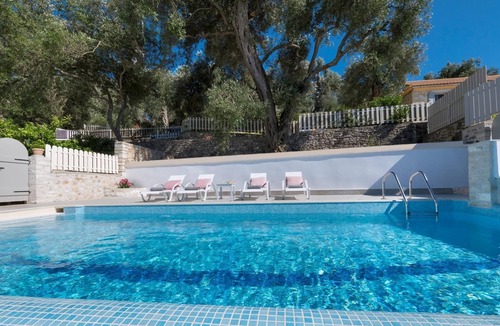 Magazia Villa | Restored Hamlet House for Adults with Light Interiors near Beach & Taverna