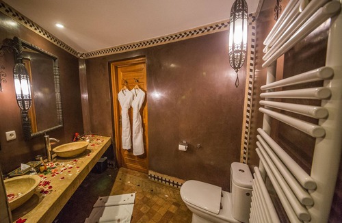 El Mokhifa House | Riad Dar Victoria, A house in the heart of an old Medina