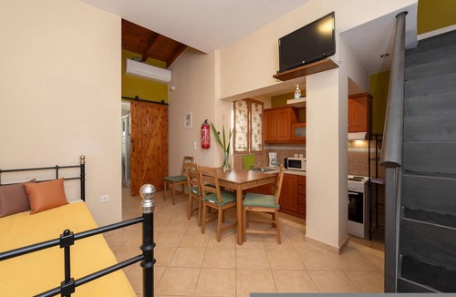 Gythio Villa | Ρόδι/Pomegranate near to sea with heating pool