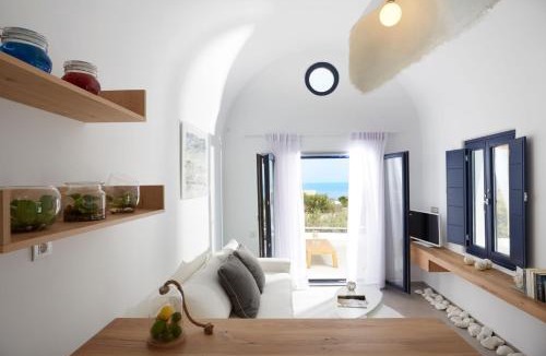 Exo Gialos Villa | Romantic Santorini Getaway Villa Ammos 1 Bedroom Private Outdoor Pool & Beautiful Views Exo Gialos
