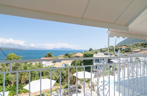 Episkopos Apartment | Room '1st Floor' with Sea View, Shared Pool and Wi-Fi