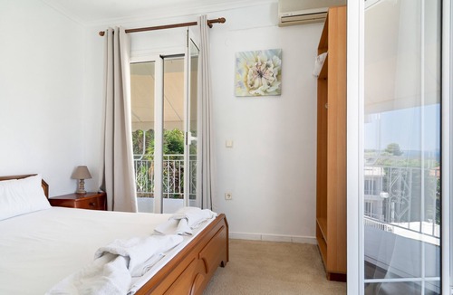 Episkopos Apartment | Room '1st Floor' with Sea View, Shared Pool and Wi-Fi