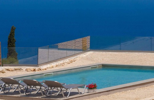 Skinaria Condo | Royal Majestic Residences with Pool & Sea View