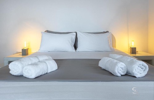 Megalochori Apartment | S&K Nayas Luxury Suite Santorini