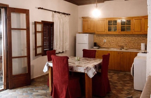 Nea Tenedhos Apartment | Saltos Apartment 2 - Pool & Garden Getaway