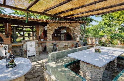 Nea Tenedhos Apartment | Saltos Apartment 2 - Pool & Garden Getaway