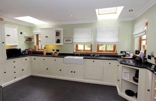Portnalong Cottage | SALTWINDS, pet friendly, with a garden in Carbost