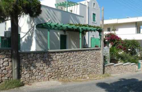 Kamari Hotel | Santa Magia