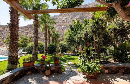 Kamari Villa | Santorini Mystique Garden