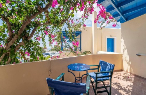 Megalochori Apartment | Santorious Flower Covered Apartment