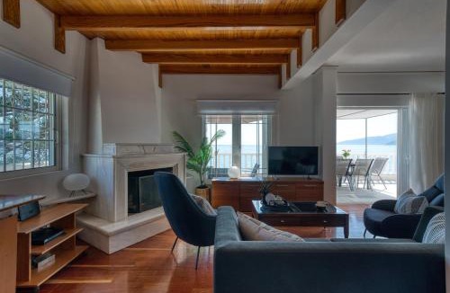 Loutra Oraias Elenis Apartment | Sea Pearl - Luxury Beachfront Maisonette