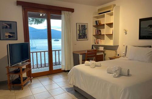 Poros House | Sea-side 3 BEDROOM- BEACH HOUSE