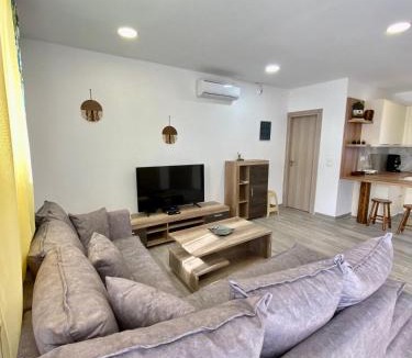 Agios Georgios House | Sea Sound Villa Perivolos beach