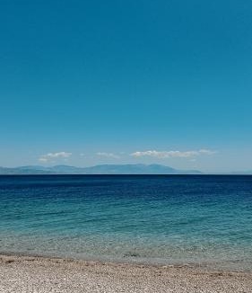 Paralia Porovitsis House | Sea-view apartment in Akrata