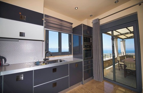 Kontos Apartment | Sea-view apartment in private villa with pool, gardens and modern comfort