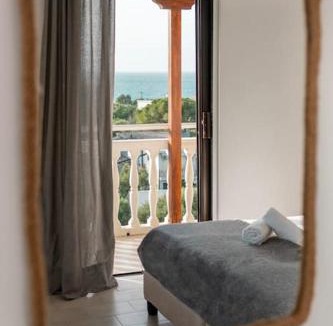 Alikanas Apartment | Sea View Studio at Xenios Avlais