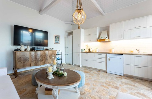Petalidi Apartment | Seafront Evi's Hideaway - Petalidi Cozy Nest
