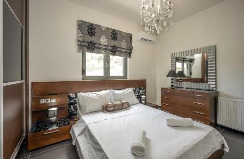 Skotino Apartment | Serene Nature Villa with Private Pool
