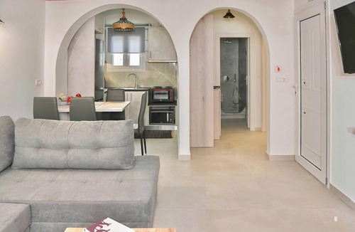 Kamari Apartment | Serenite Santorini 2 Bd Getaway and Stunning Sea View