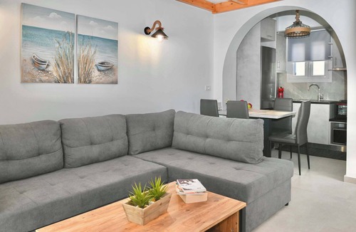 Kamari Apartment | Serenite Santorini 2 Bd Getaway and Stunning Sea View