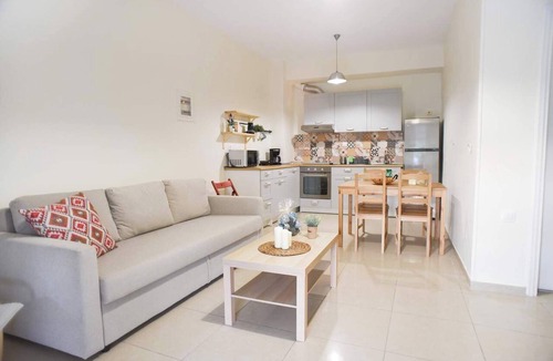 Nees Pagases Apartment | Spacious 2 Bd Seafront Escape in Volos w Patio