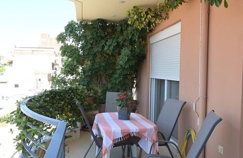 Khalkis Apartment | Spacious 3BR Apartment in Central Chalkida — Sleeps 6 .