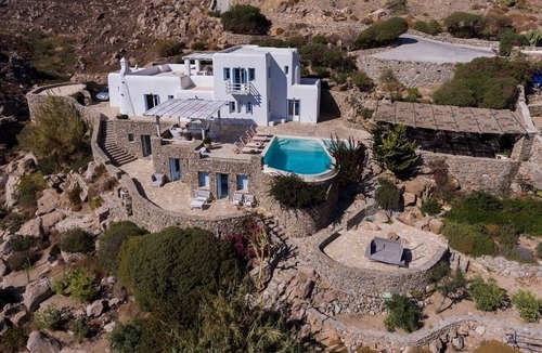 Paraga Villa | Spacious, Elegant Villa - Infinity Pool/Jacuzzi, Panoramic Sea Views, 10 mins walk to Agrari Beach!