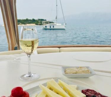 Nikiana Boat Rental | Starboard Charter