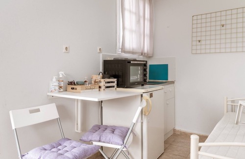 Steniai Apartment | Stenies Little Nook Apartment with Mountain View, Wi-Fi and Air Conditioning