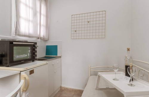 Steniai Apartment | Stenies Little Nook Apartment with Mountain View, Wi-Fi and Air Conditioning