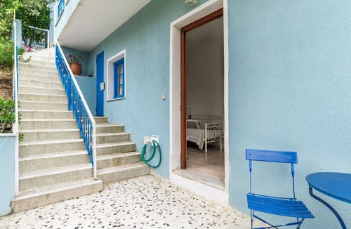 Steniai Apartment | Stenies Little Nook Apartment with Mountain View, Wi-Fi and Air Conditioning