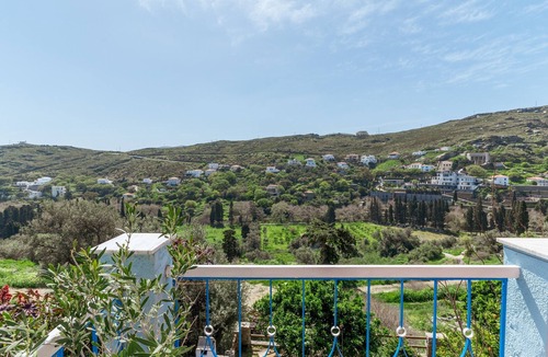 Steniai Apartment | Stenies' Nook Apartment with Sea View, Shared Garden & Wi-Fi