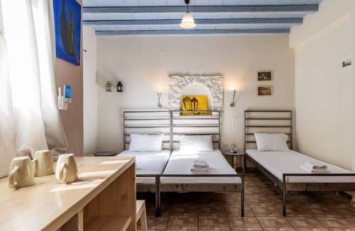 Tinos Town House | Studio Apartment 'En Tino 2' with Shared Terrace, Wi-Fi and Air Conditioning