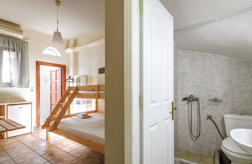Tinos Town House | Studio Apartment 'En Tino Basement 5' with Private Terrace, Wi-Fi and Air Conditioning