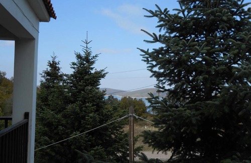 Lake Plastiras Apartment | Studio Apartment 'Hotel Antigoni - Double Room 1' with Lake View, Wi-Fi and Air Conditioning