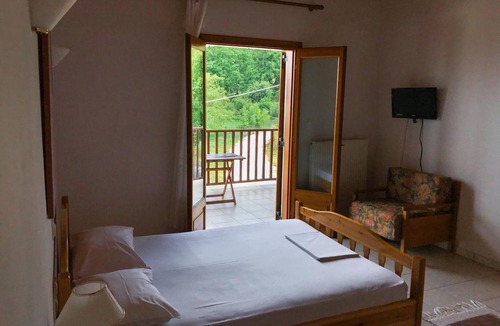 Lake Plastiras Apartment | Studio Apartment 'Hotel Antigoni Double Room 2' with Lake View, Wi-Fi and Air Conditioning