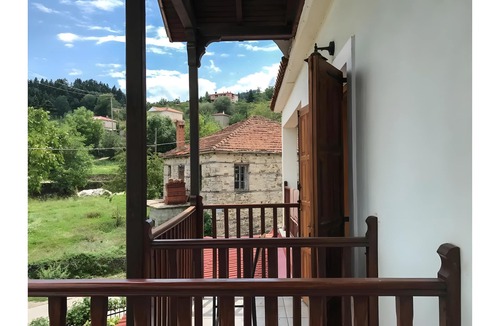 Lake Plastiras Apartment | Studio Apartment 'Hotel Antigoni Triple Room 13' with Lake View, Wi-Fi and Air Conditioning
