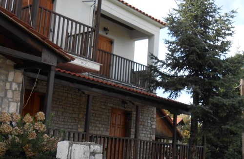 Lake Plastiras Apartment | Studio Apartment 'Hotel Antigoni Triple Room 14' with Lake View, Wi-Fi and Air Conditioning