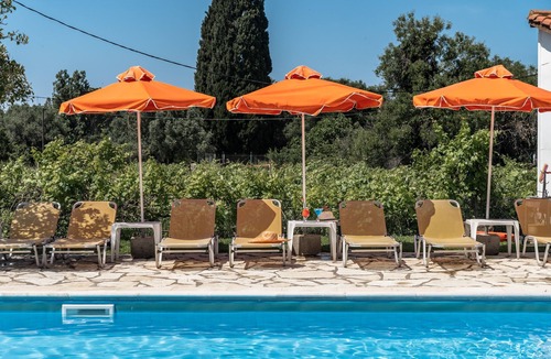 Sarlata Apartment | Studio Apartment 'Marketos Studio 1' with Shared Pool, Wi-Fi and Air Conditioning