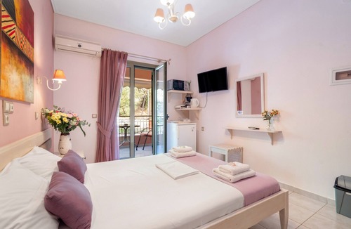 Kalamitsi House | Studio Apartment 'Nontas Home 24' with Mountain View, Wi-Fi and Air Conditioning
