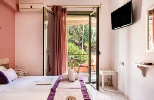 Kalamitsi Apartment | Studio Apartment 'Nontas Home 26' with Mountain View, Wi-Fi and Air Conditioning