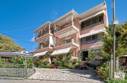 Kalamitsi Apartment | Studio Apartment 'Nontas Home 26' with Mountain View, Wi-Fi and Air Conditioning