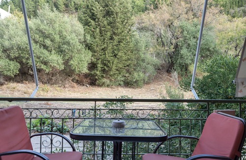 Kalamitsi Apartment | Studio Apartment 'Nontas Home 25' with Mountain View, Wi-Fi and Air Conditioning