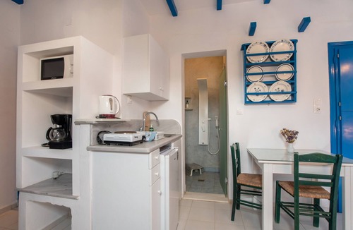 Antiparos Apartment | Studio 'Blue Dolphin Antiparos View Suite' with Sea View, Wi-Fi and Air Conditioning
