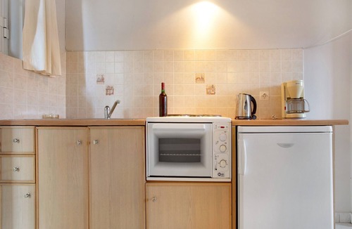 Limni Keri Apartment | Studio "Dolphin Studio 3" with Private Balcony, Shared Garden & Wi-Fi