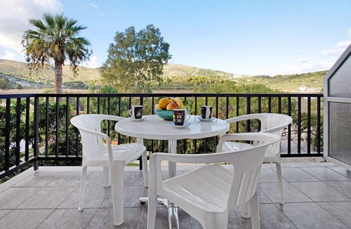 Limni Keri Apartment | Studio "Dolphin Studio 3" with Private Balcony, Shared Garden & Wi-Fi
