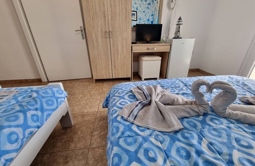 Perissa Hotel | STUDIOS 3 PEOPLE