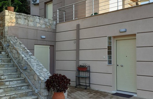 Melissopetra House | Stunning Mediterranean 2-Bedroom Villa: Panoramic Sea Views & Private Gardens