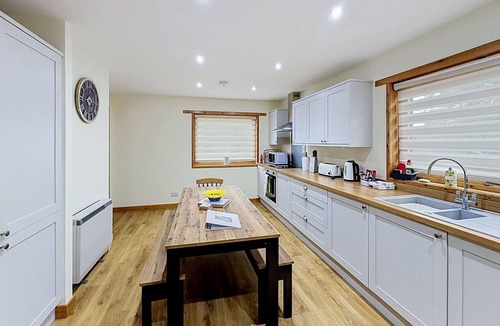 Carrbridge House | Stunning private villa for 6 guests with WIFI and TV